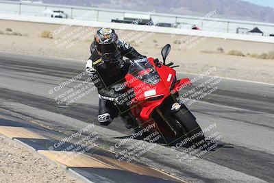 media/Oct-30-2025-Racers Edge (Thu) [[dabbdaf680]]/3-B Group/Session 3 (Turn 15 Inside)/